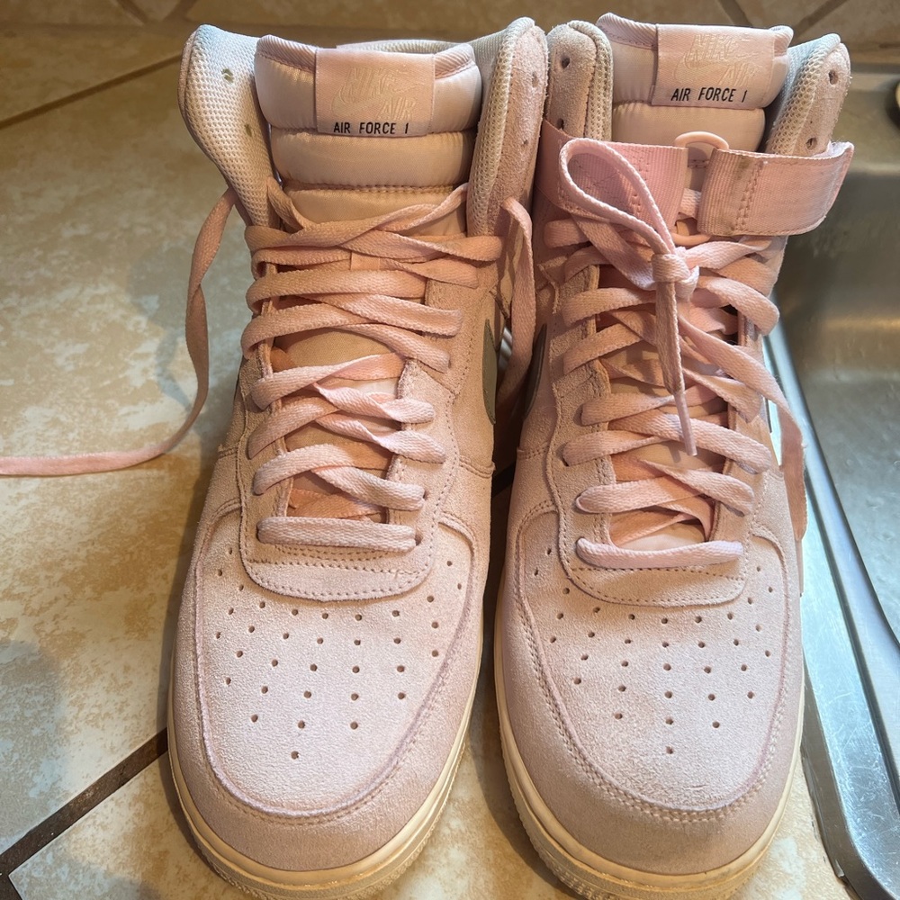 Men pink Air Force 1 used light pink